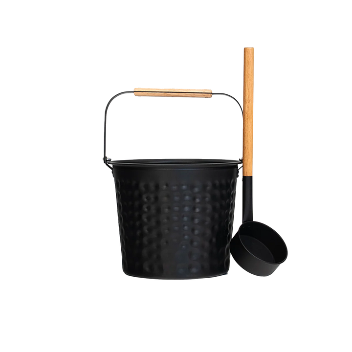 Saunaeimer und Schaufel